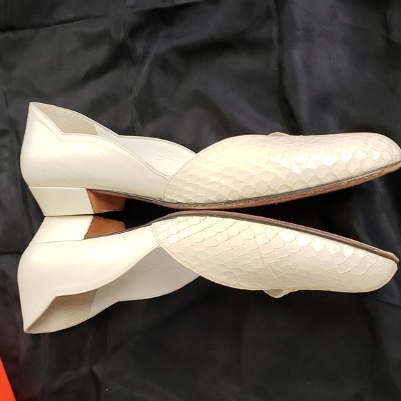 Anne Klein Whips Kid Leather Ivory 1" Heel Flats 8N Snake Look In Original Box - Picture 7 of 14